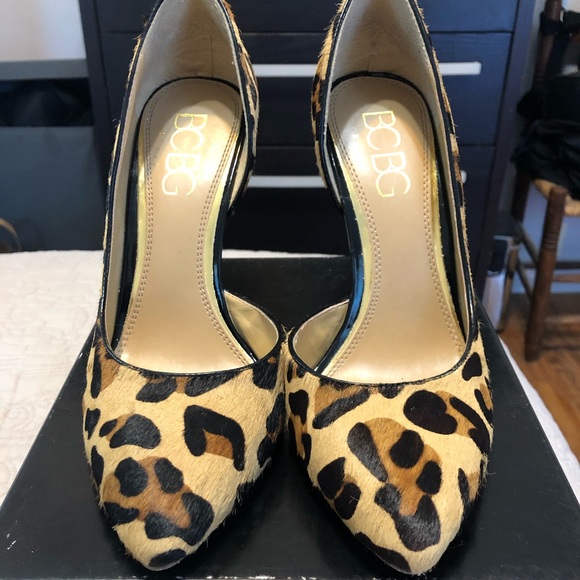 BCBG LEOPARD HEELS - Picture 2 of 5